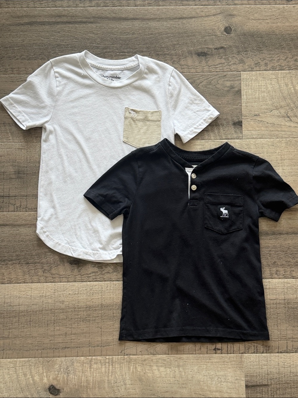 abercrombie kids Black Henley and White Pocket Tee Set Size 5/6 Set of 2